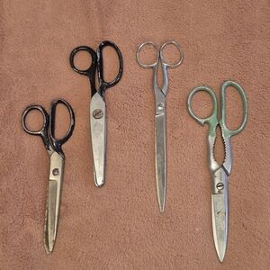 Set of 4 Vintage Scissors in Black, Silver, Green, WISS, Pinking Shears By Del